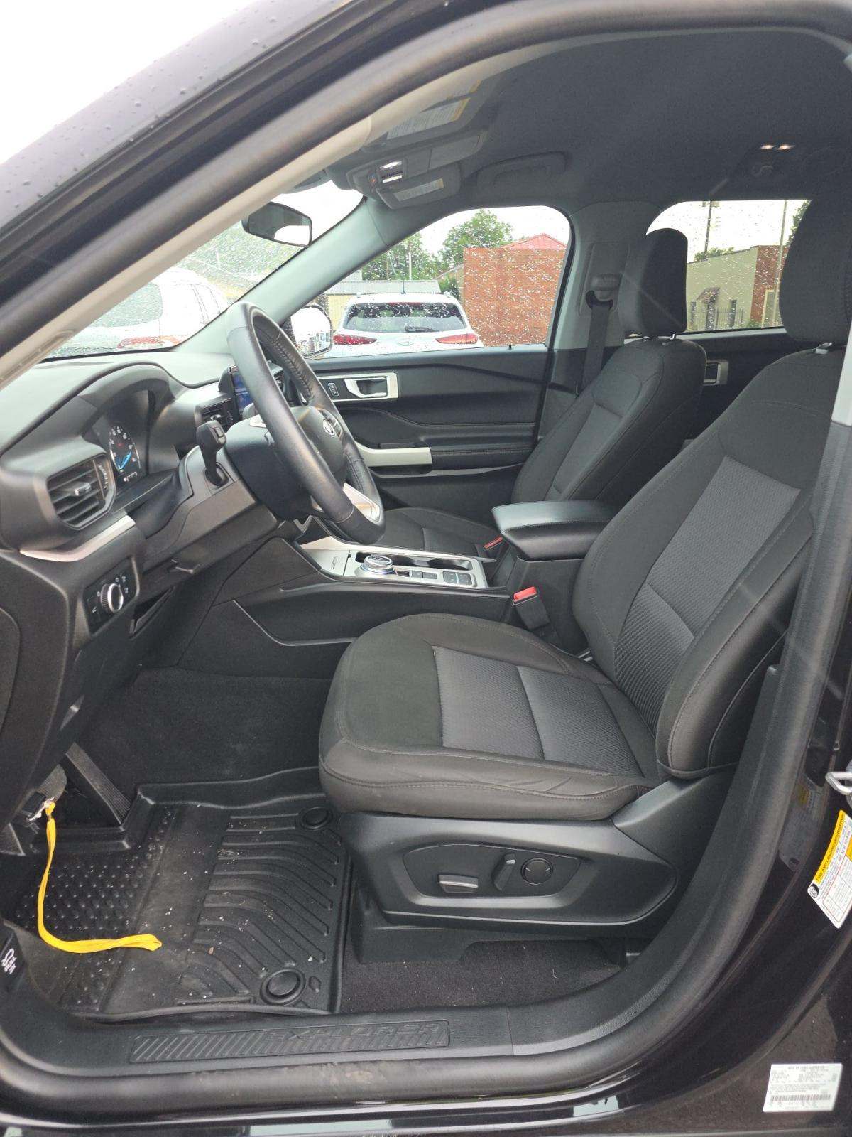 2023 Ford Explorer XLT RWD
