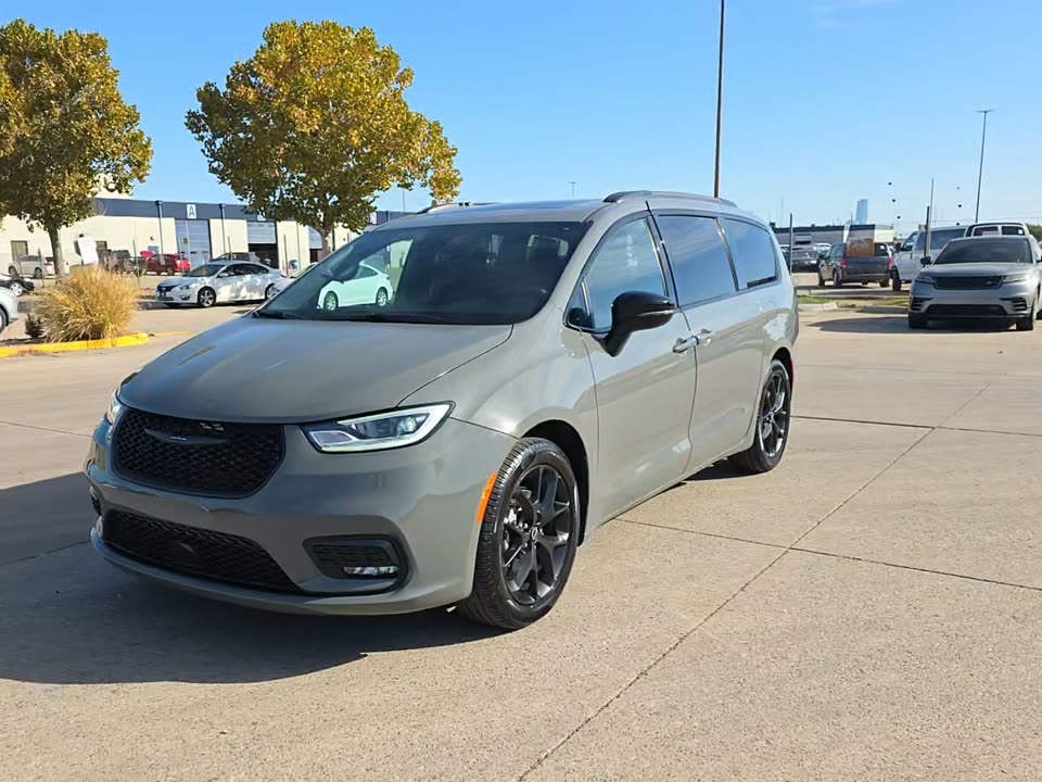 2025 Chrysler Pacifica Limited FWD