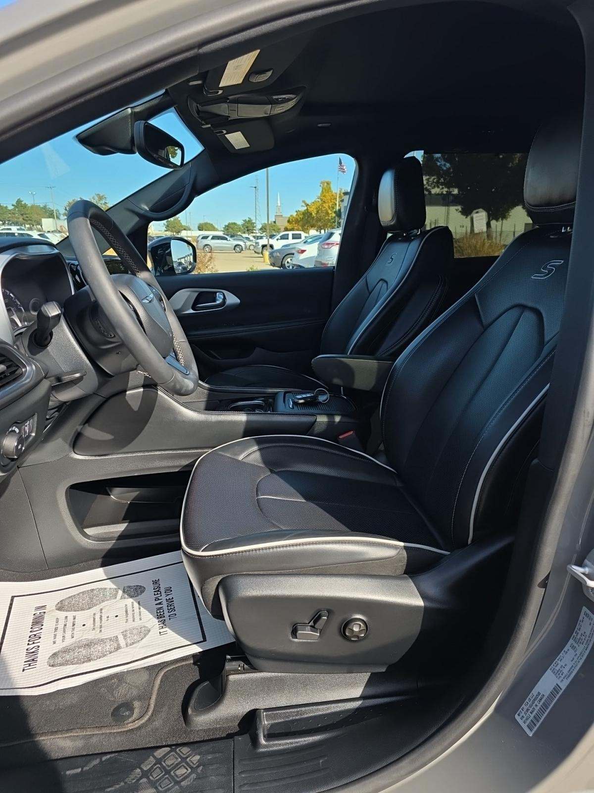 2025 Chrysler Pacifica Limited FWD