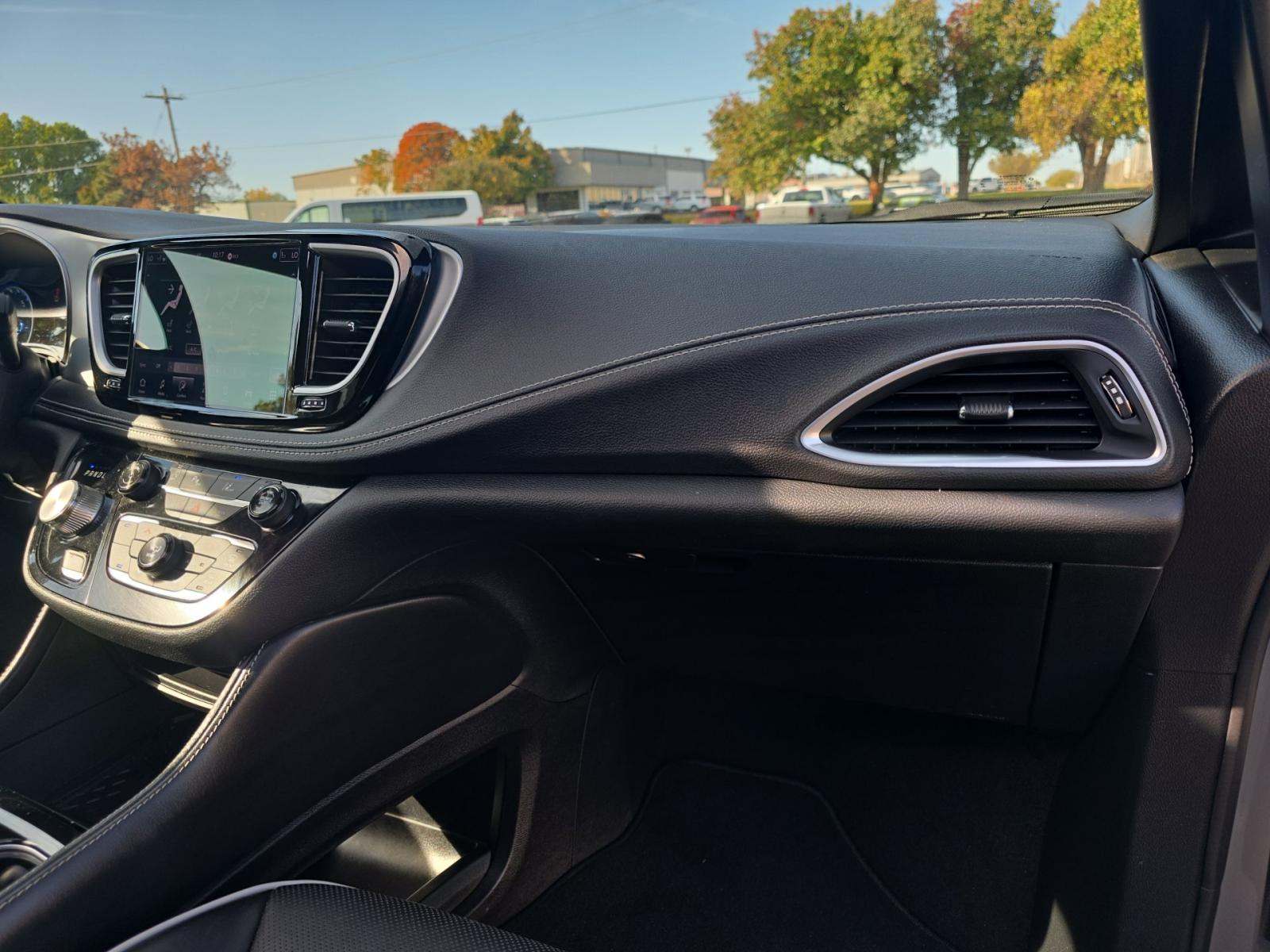 2025 Chrysler Pacifica Limited FWD