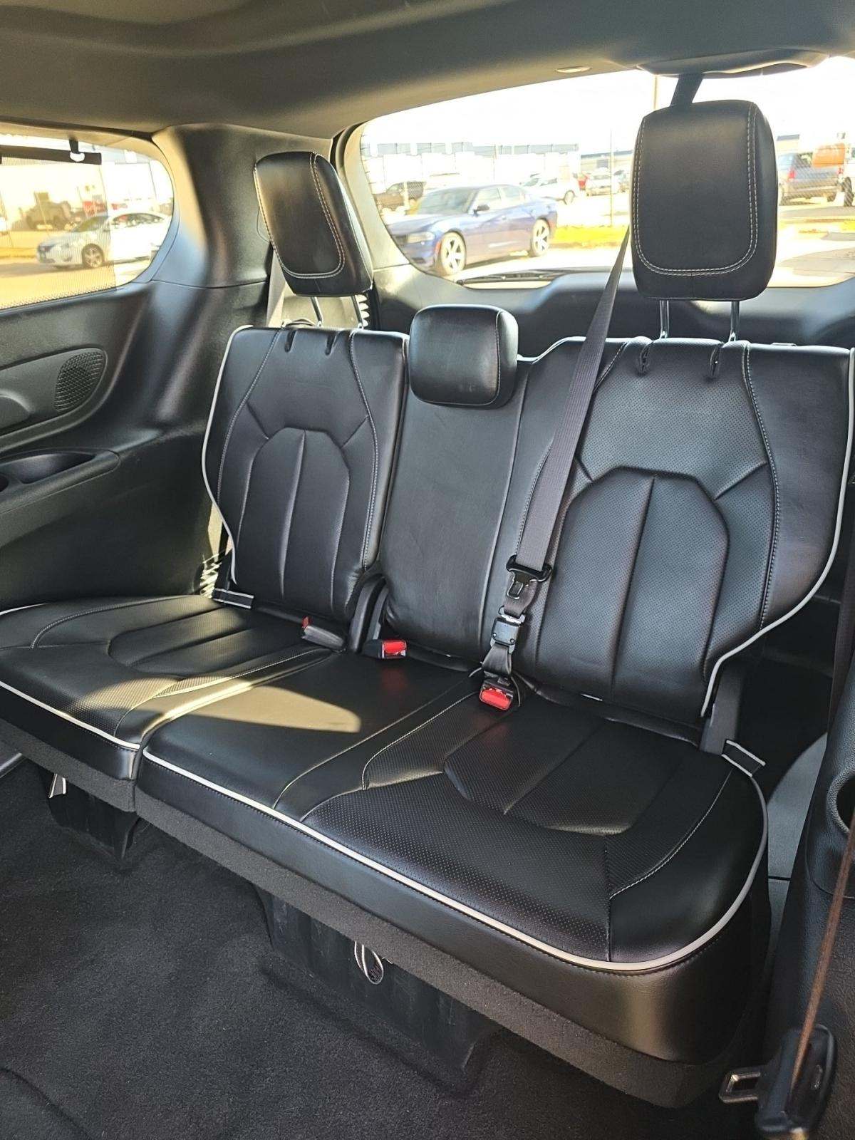 2025 Chrysler Pacifica Limited FWD