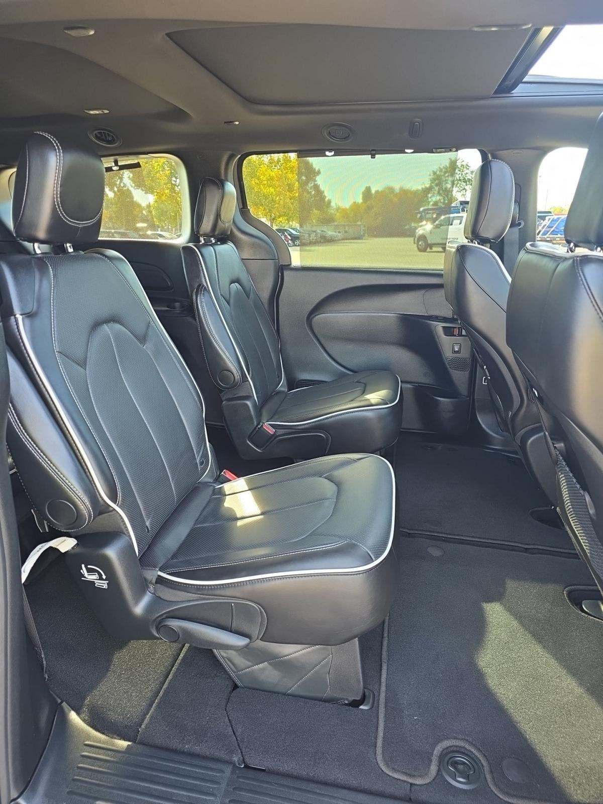 2025 Chrysler Pacifica Limited FWD