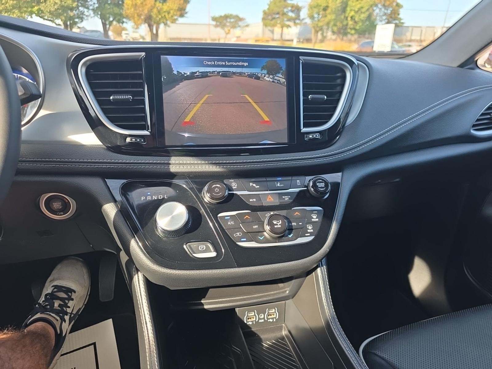 2025 Chrysler Pacifica Limited FWD