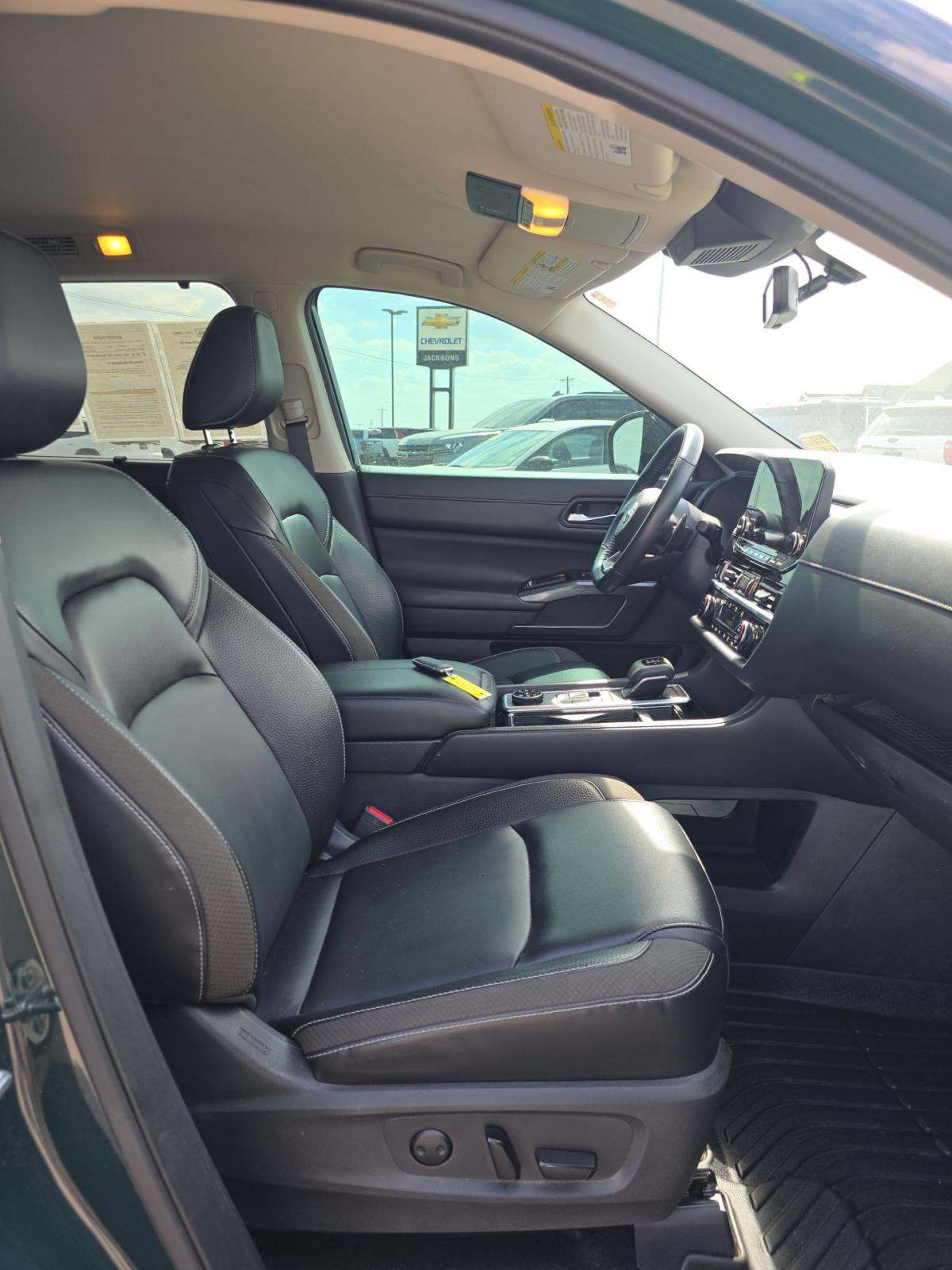 2023 Nissan Pathfinder SL AWD