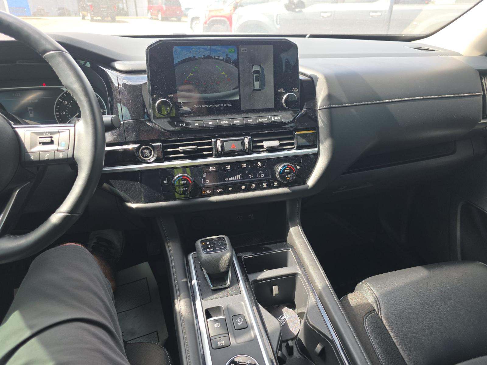 2023 Nissan Pathfinder SL AWD