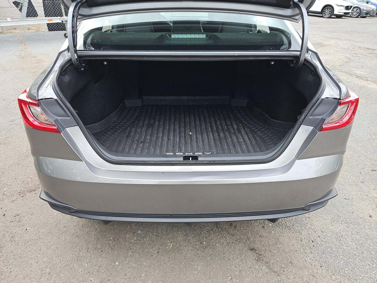 2025 Toyota Camry SE FWD