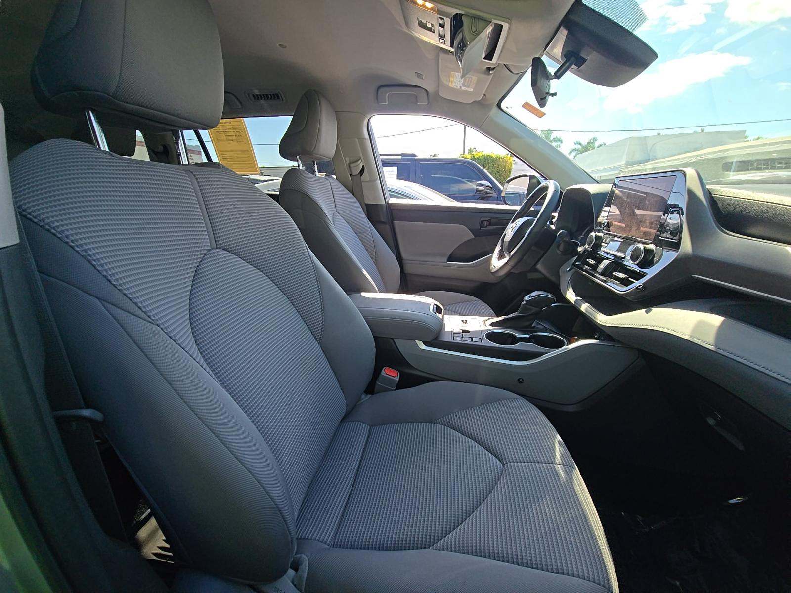 2024 Toyota Highlander LE FWD