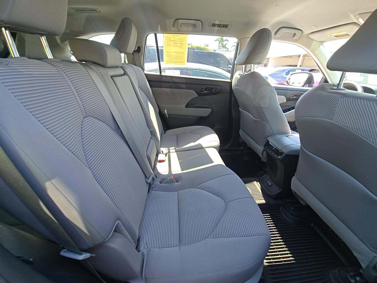 2024 Toyota Highlander LE FWD