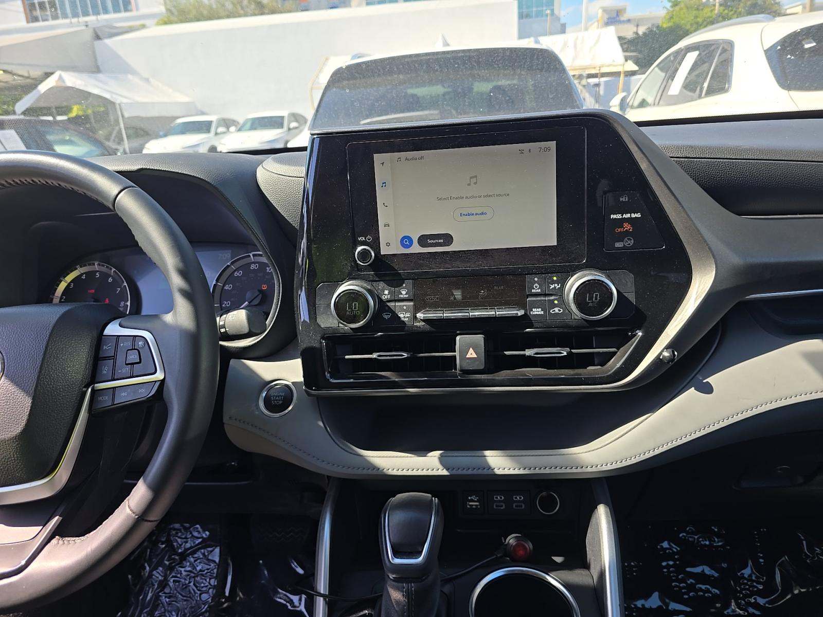 2024 Toyota Highlander LE FWD