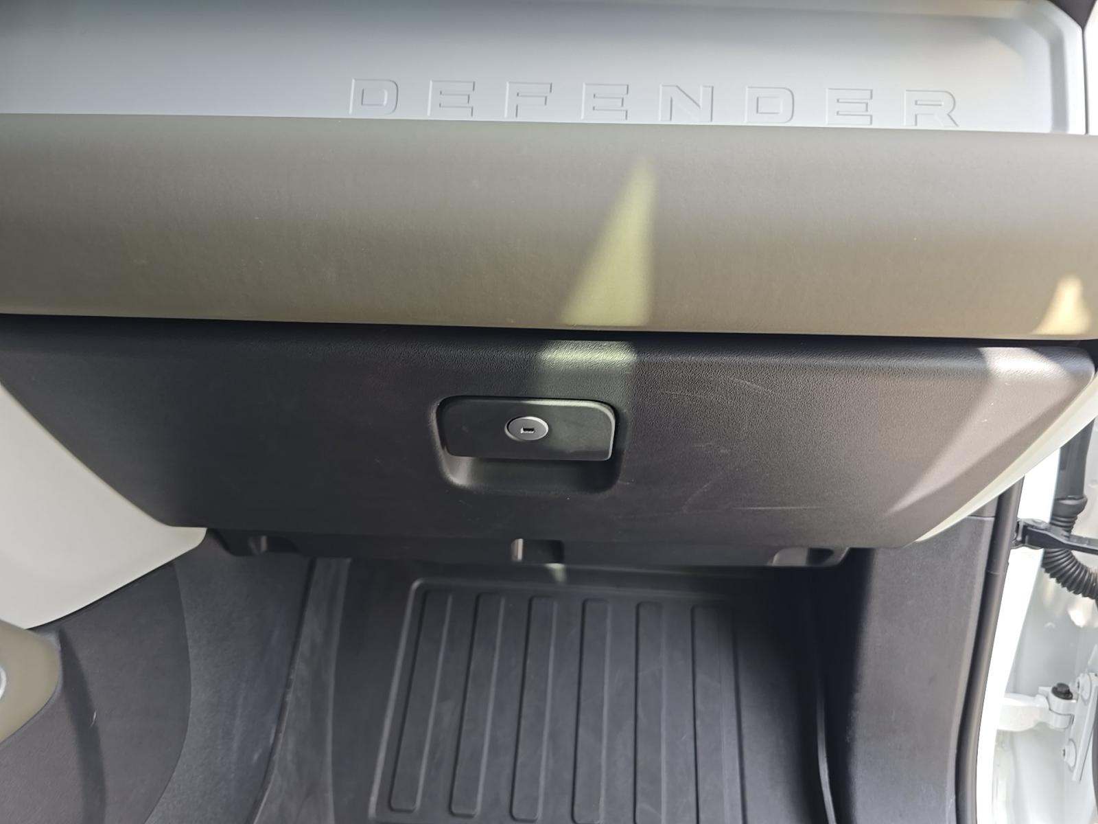 2024 Land Rover Defender 110 X-Dynamic SE AWD