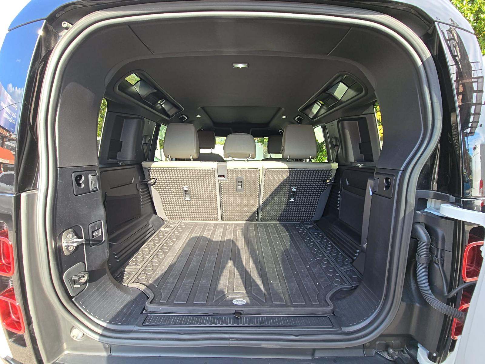 2024 Land Rover Defender 110 X-Dynamic SE AWD