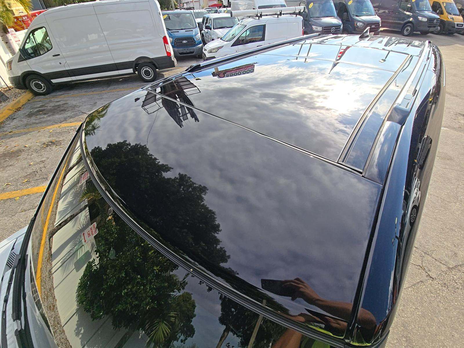 2024 Land Rover Defender 110 X-Dynamic SE AWD