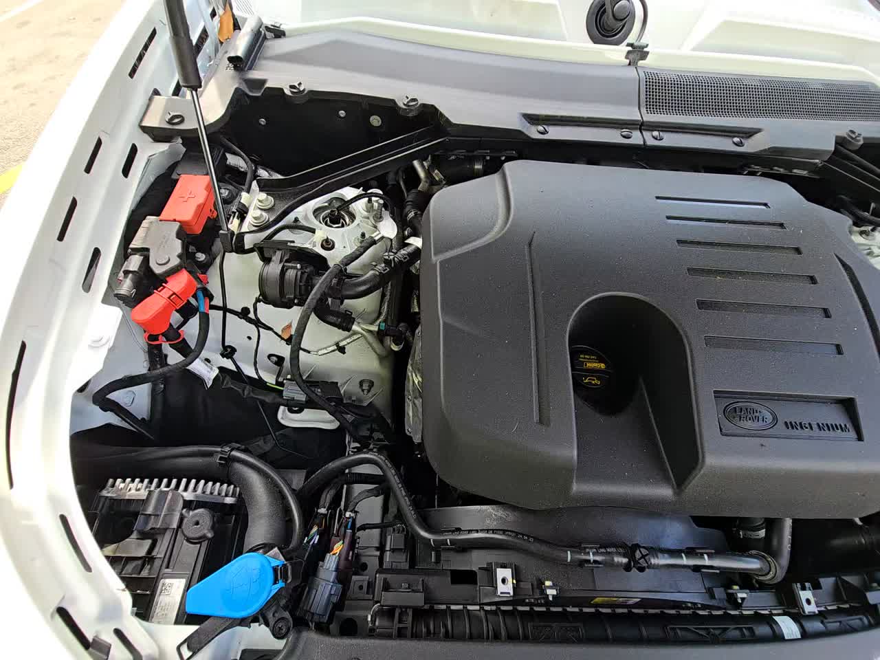 2024 Land Rover Defender 110 X-Dynamic SE AWD