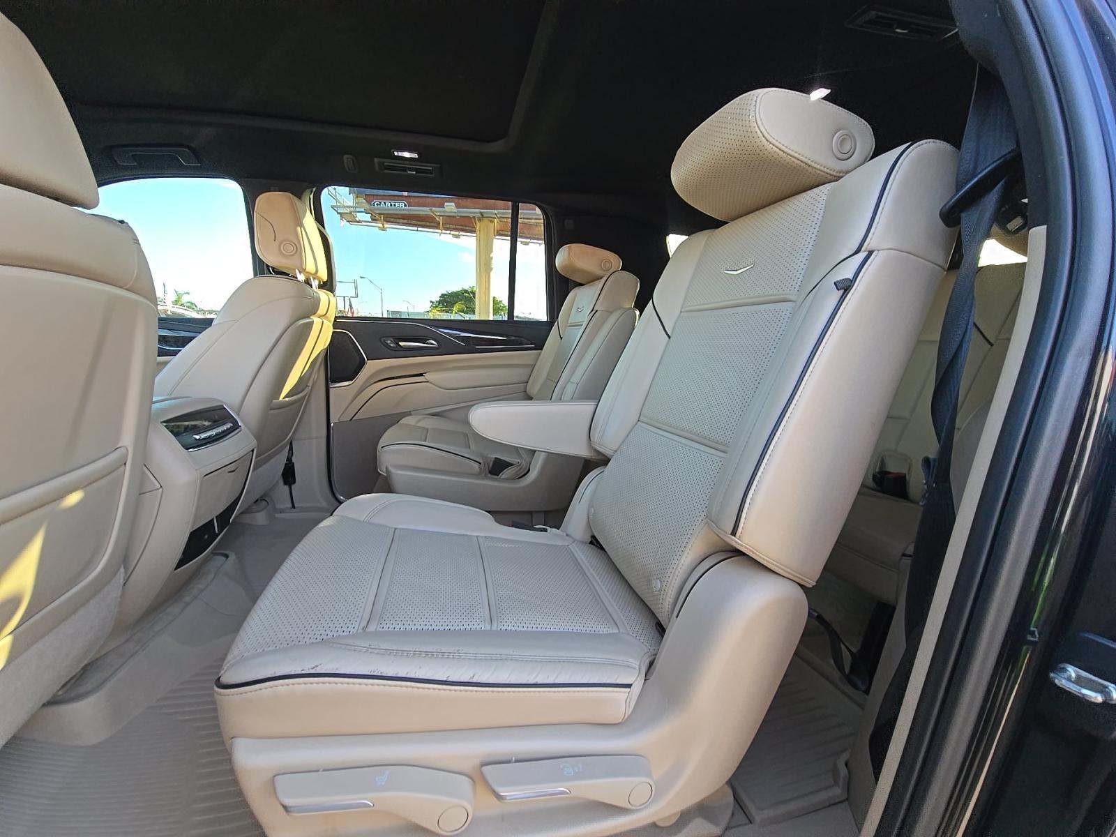 2023 Cadillac Escalade ESV Premium Luxury AWD