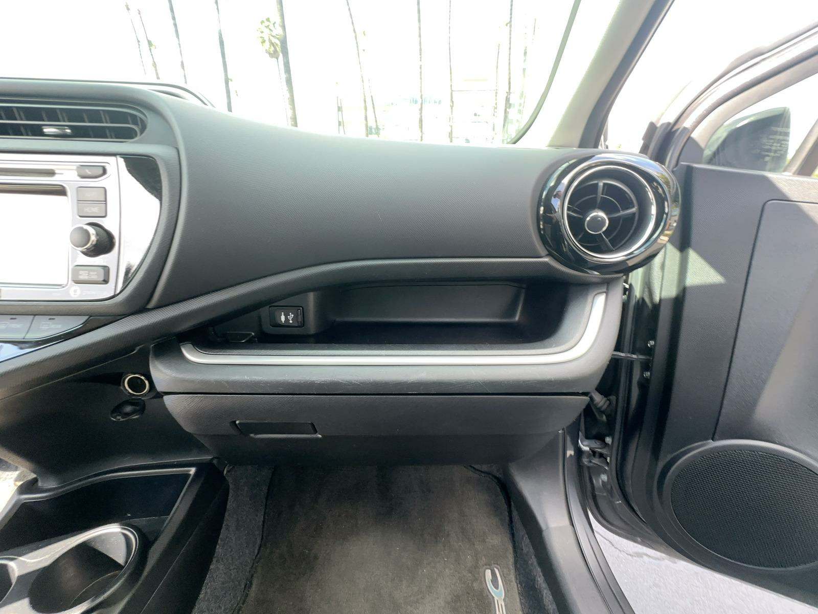 2016 Toyota Prius c Three FWD