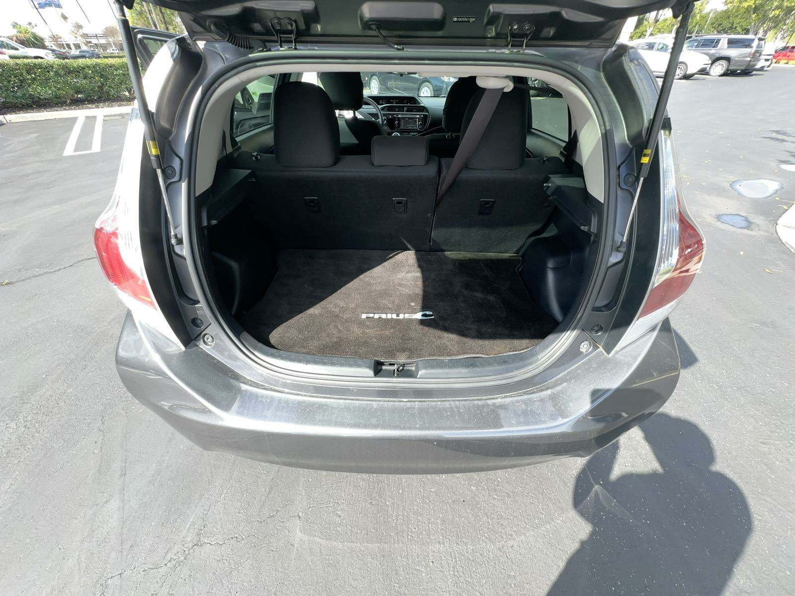 2016 Toyota Prius c Three FWD