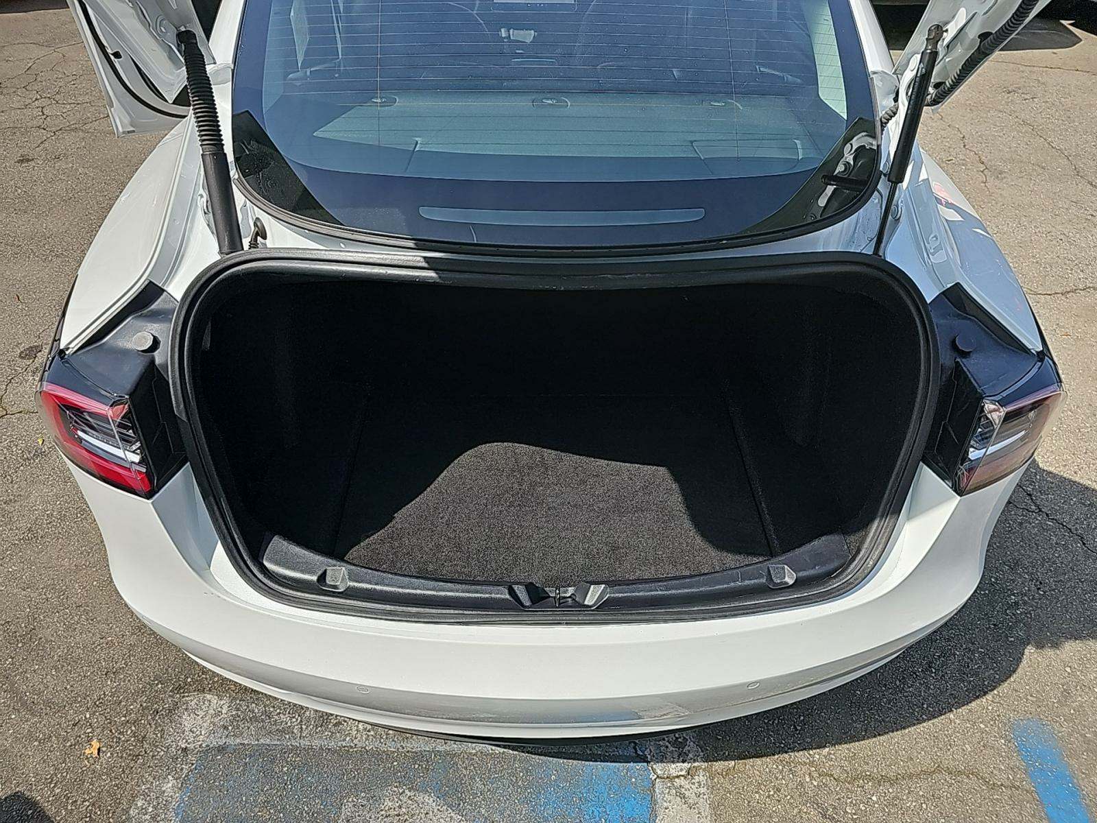 2022 Tesla Model 3 Standard Range RWD