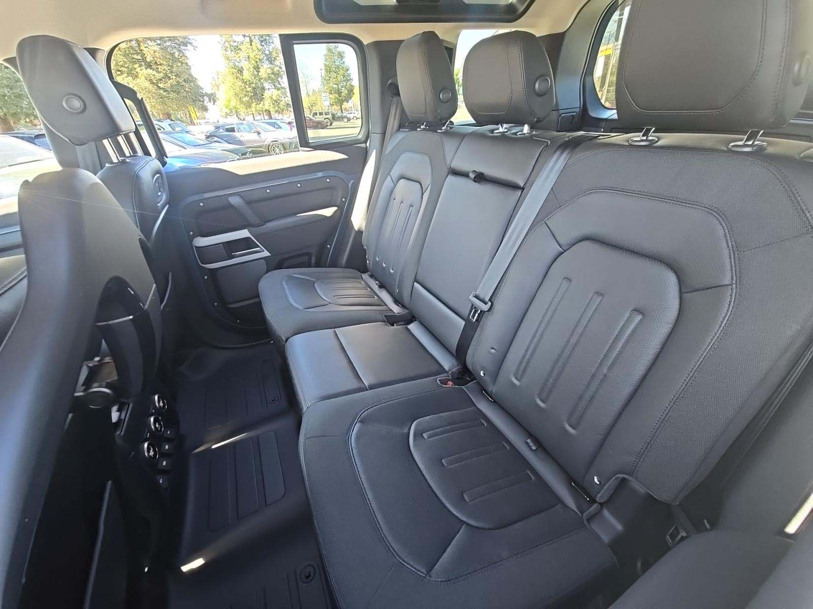 2020 Land Rover Defender 110 SE AWD