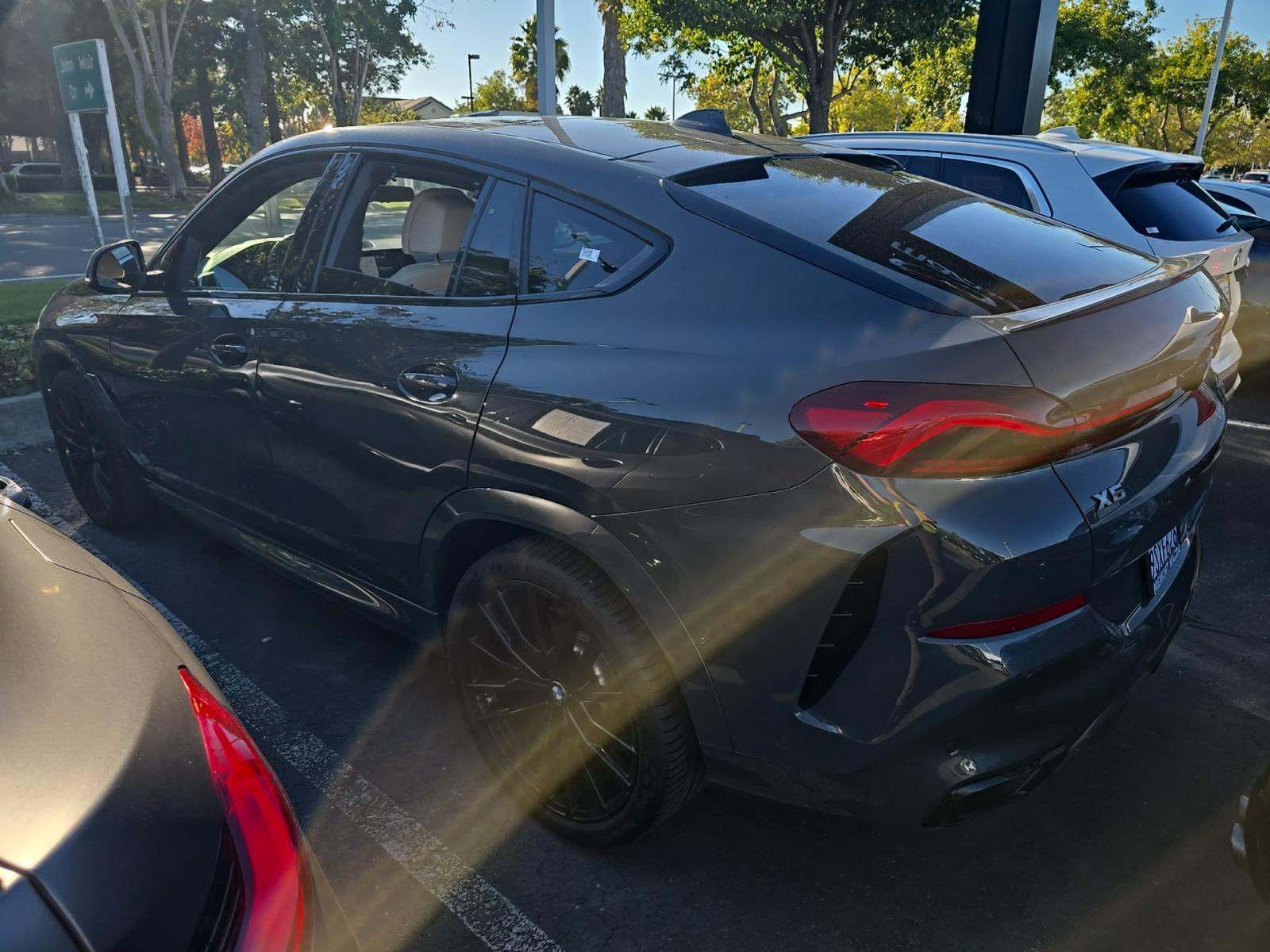 2022 BMW X6 M50i AWD