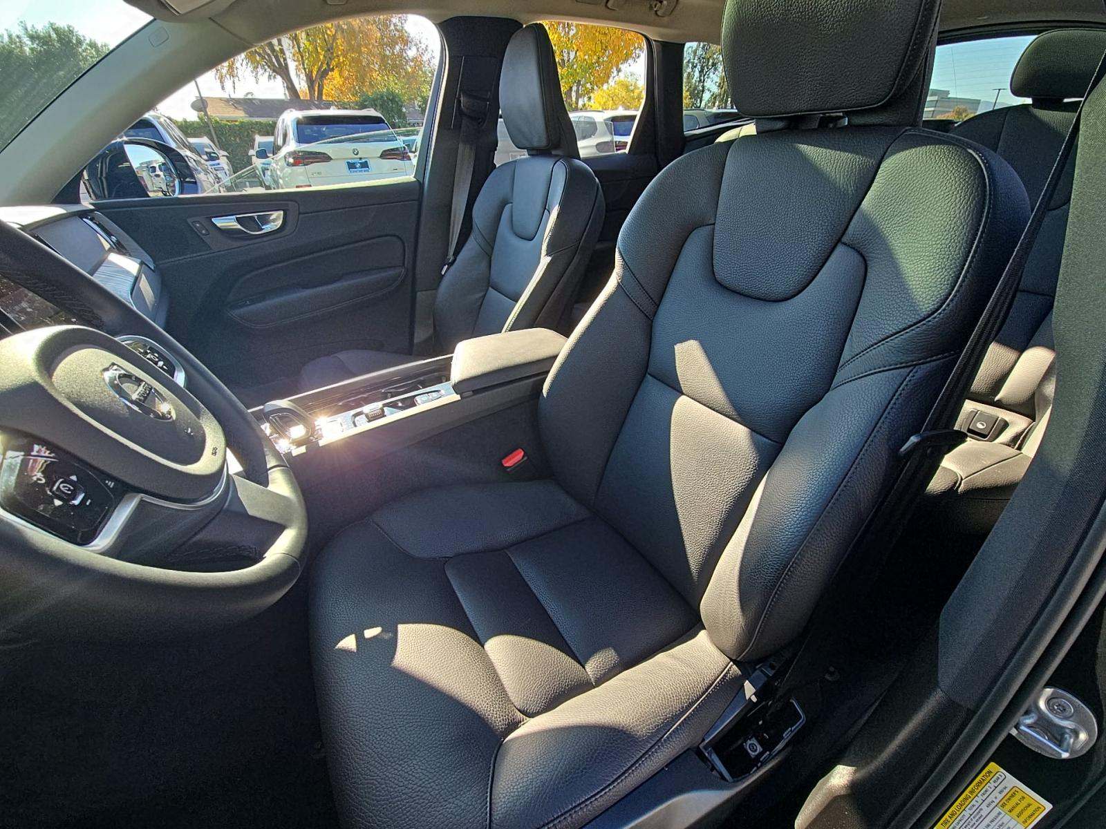 2025 Volvo XC60 B5 Plus AWD