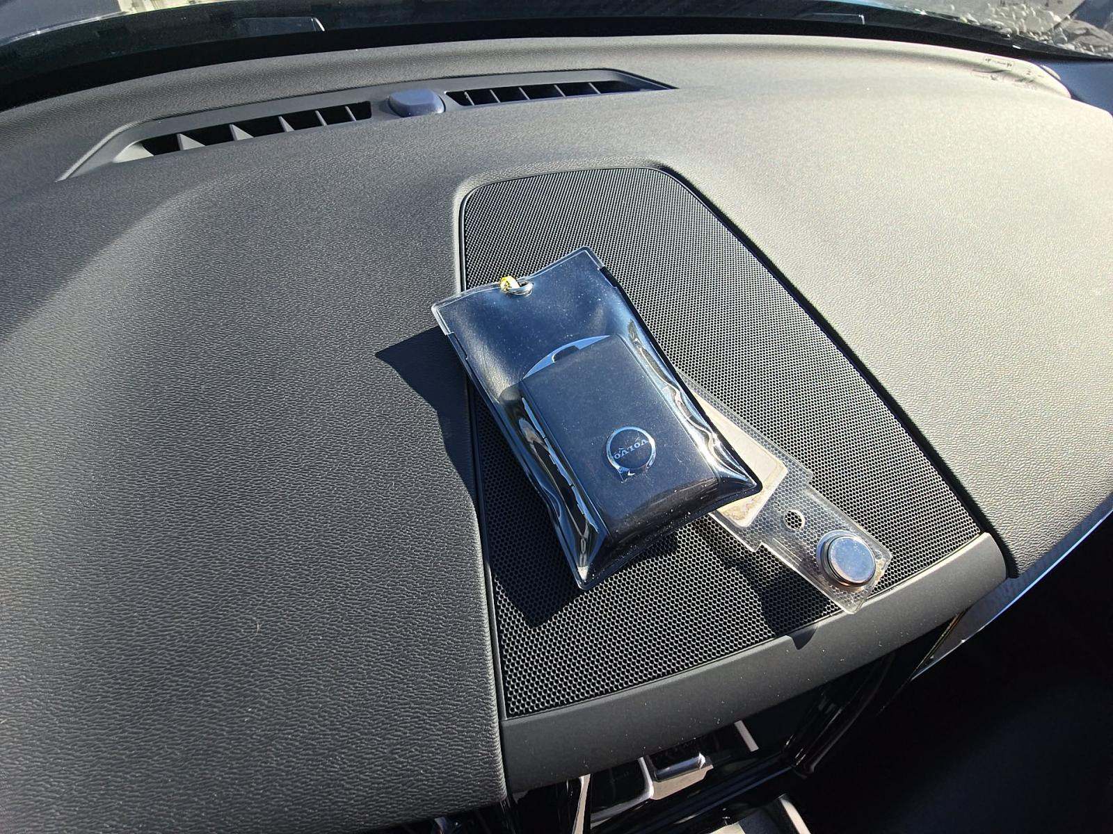 2025 Volvo XC60 B5 Plus AWD