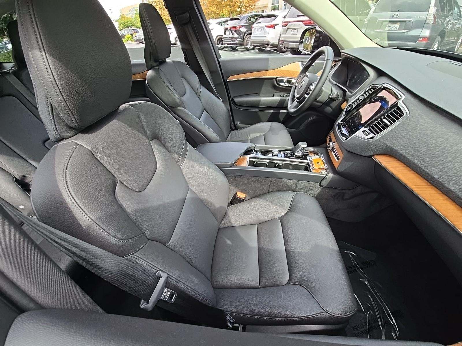 2025 Volvo XC90 B6 Plus AWD