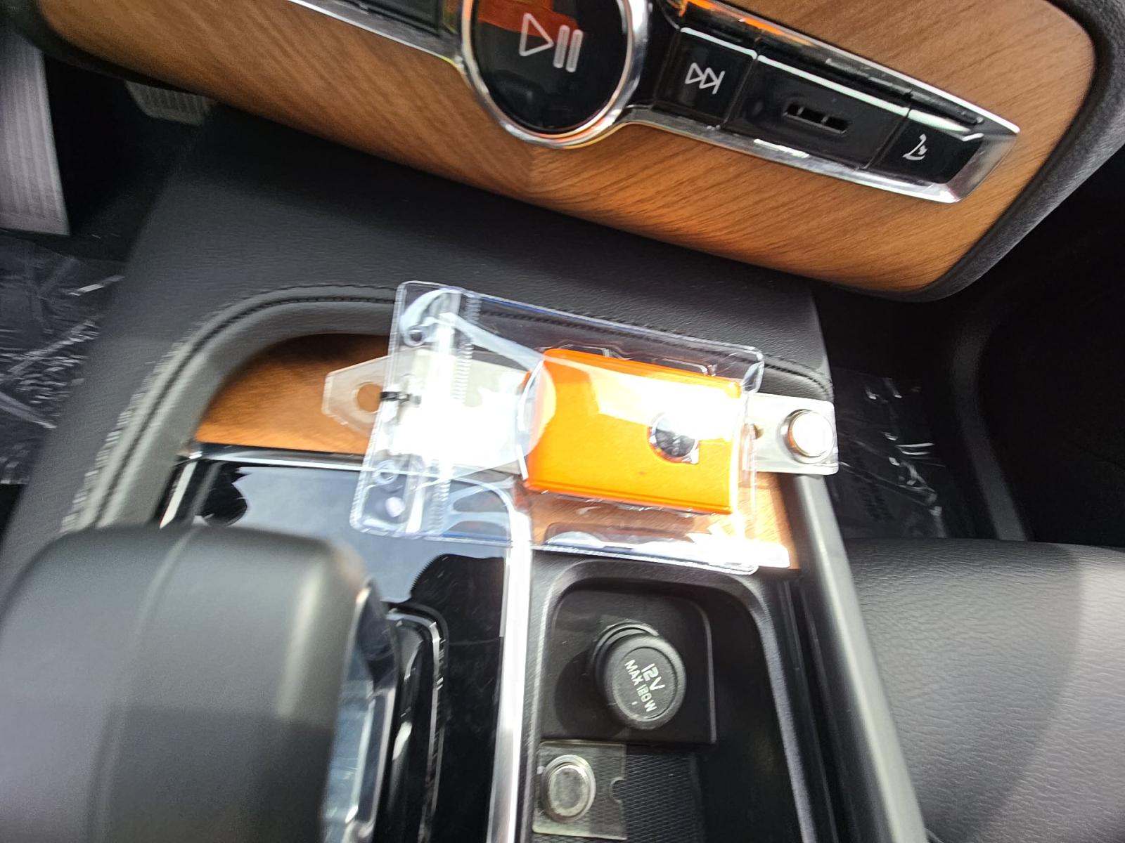 2025 Volvo XC90 B6 Plus AWD