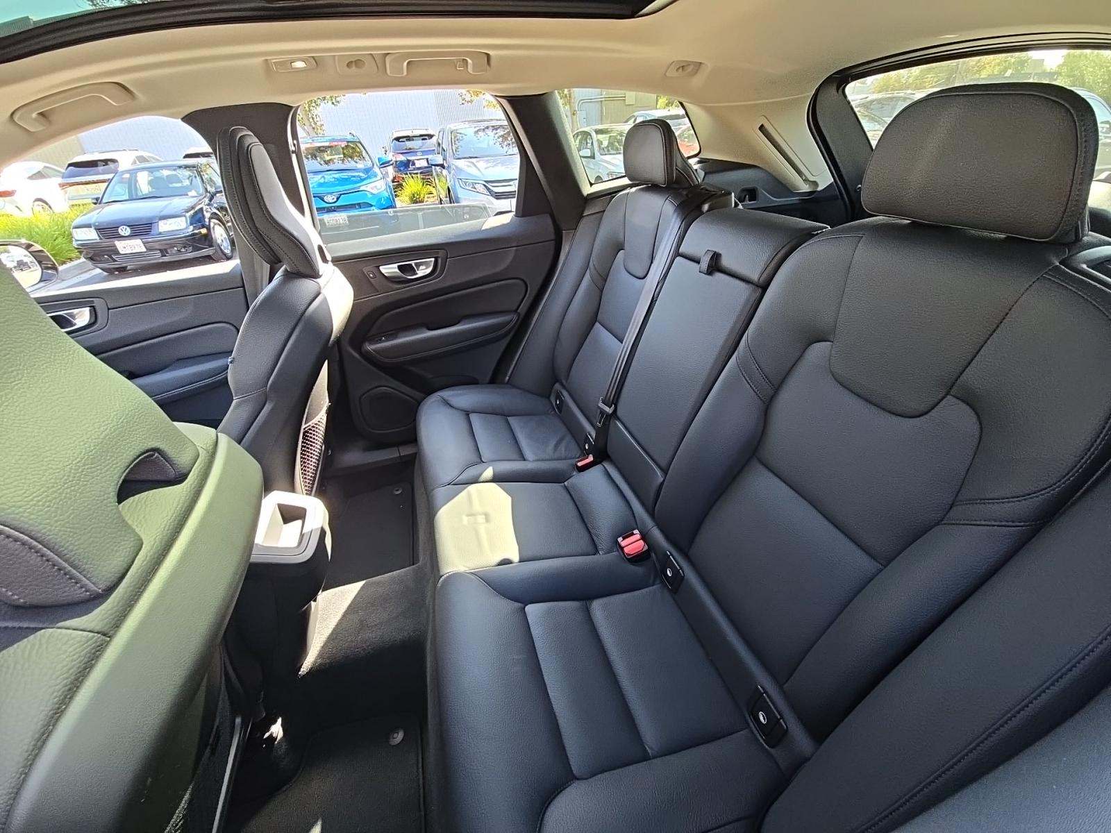 2025 Volvo XC60 B5 Plus AWD