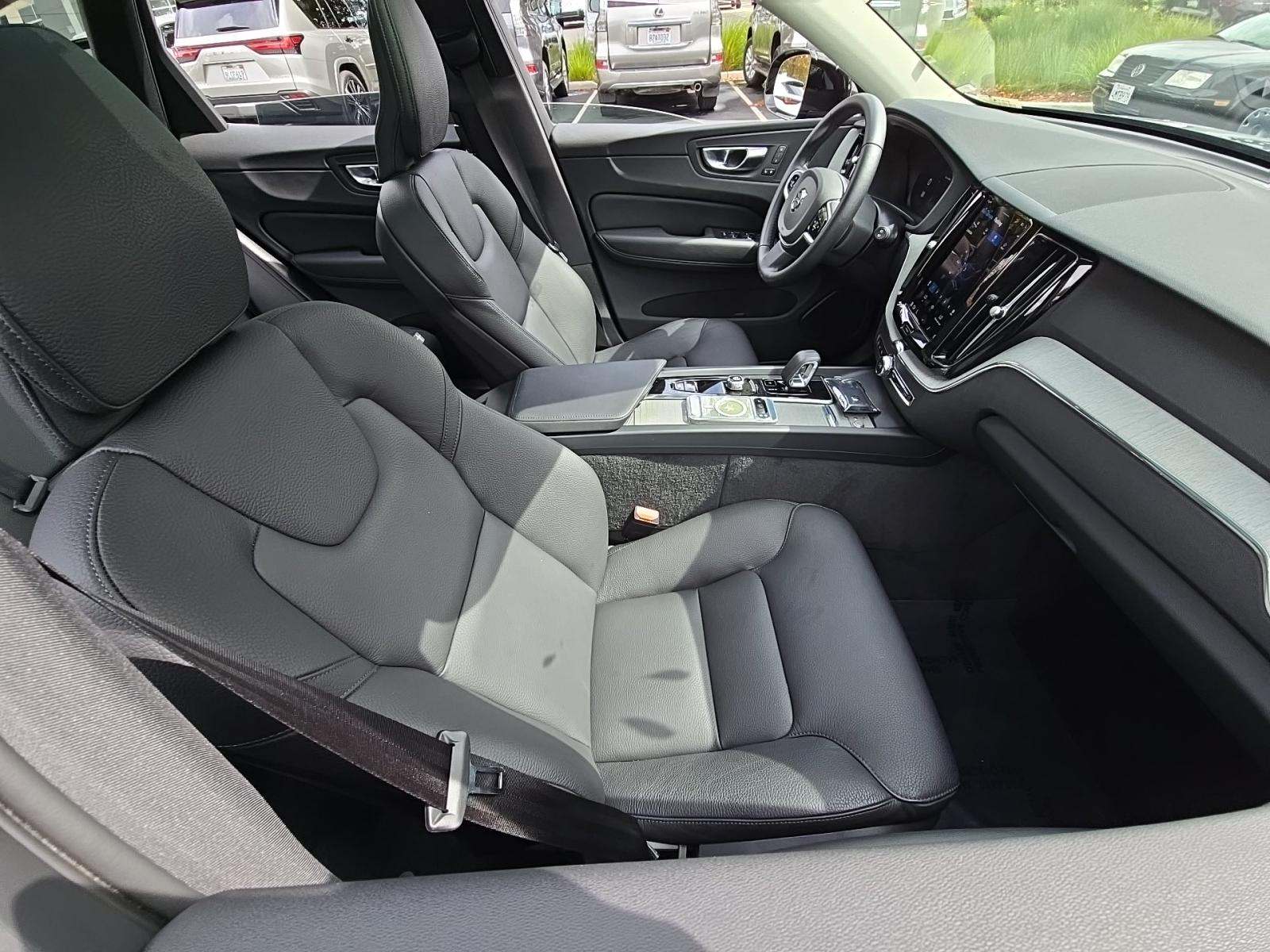 2025 Volvo XC60 B5 Plus AWD