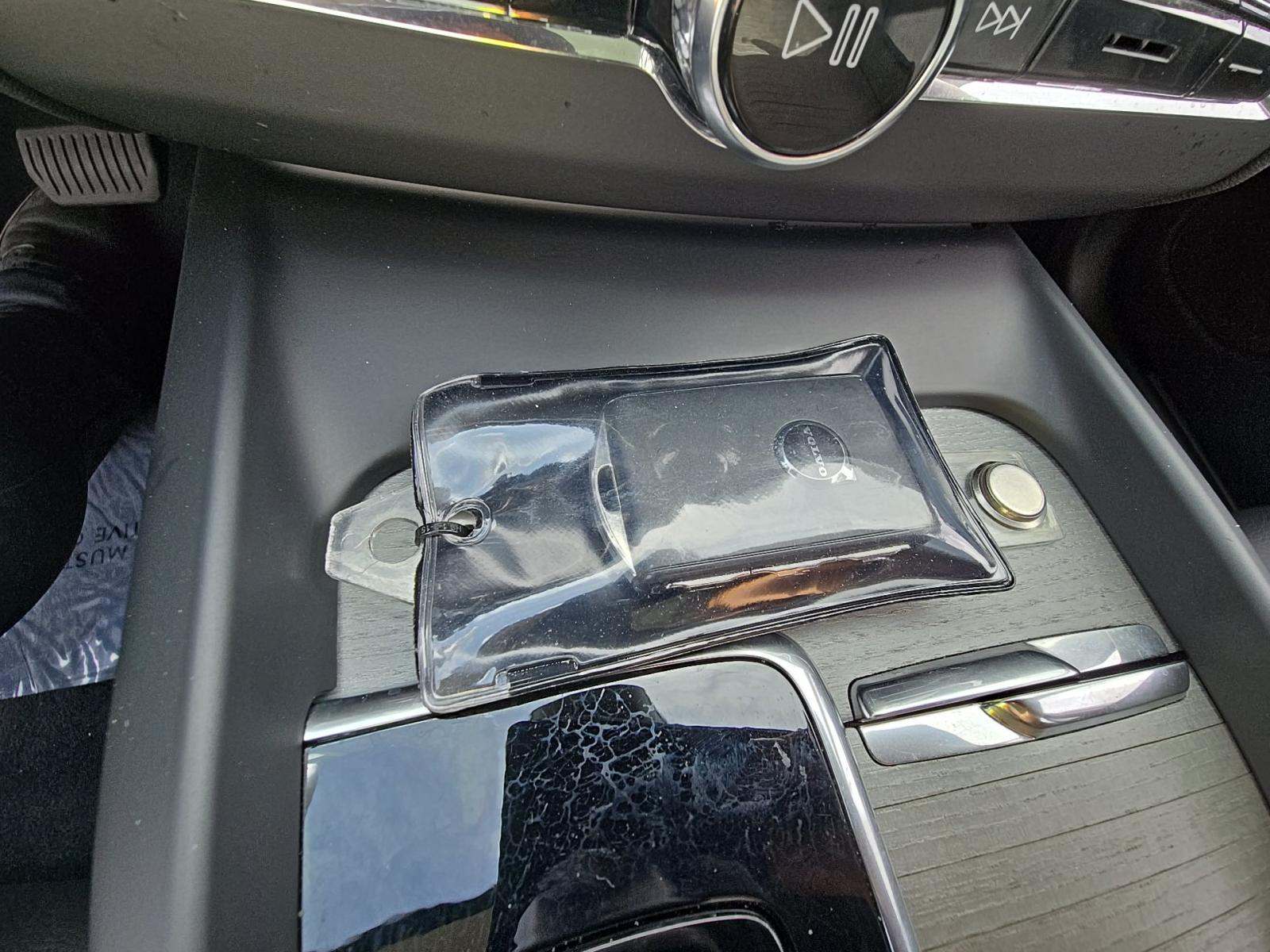 2025 Volvo XC60 B5 Plus AWD