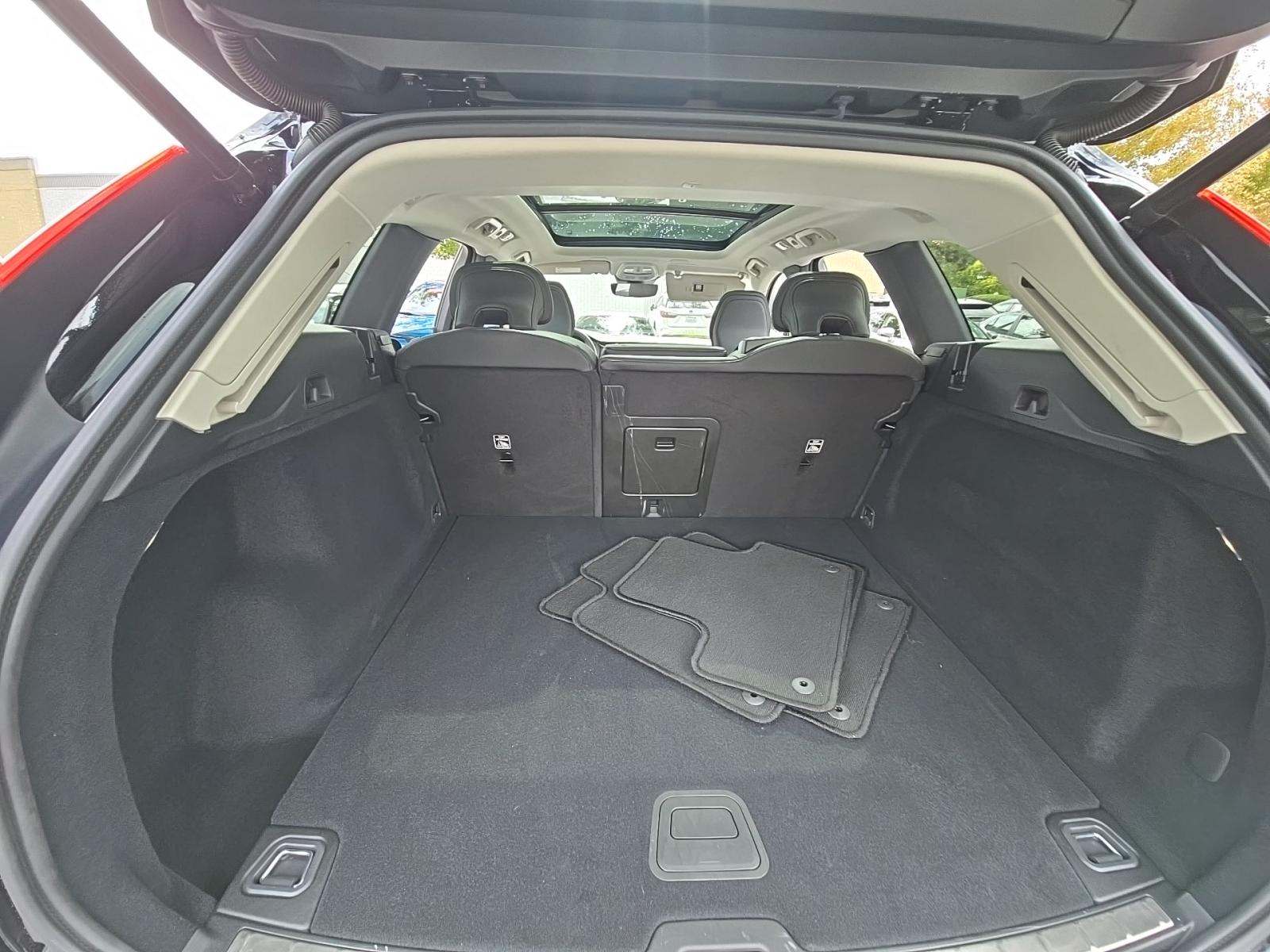 2025 Volvo XC60 B5 Plus AWD