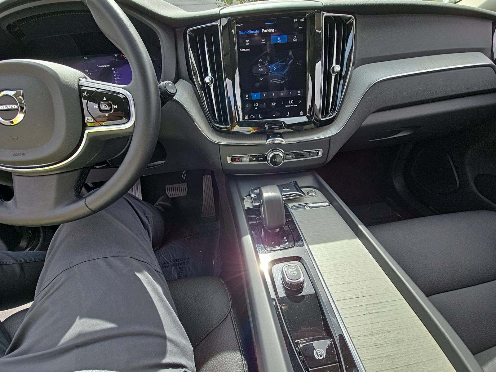 2025 Volvo XC60 B5 Plus AWD