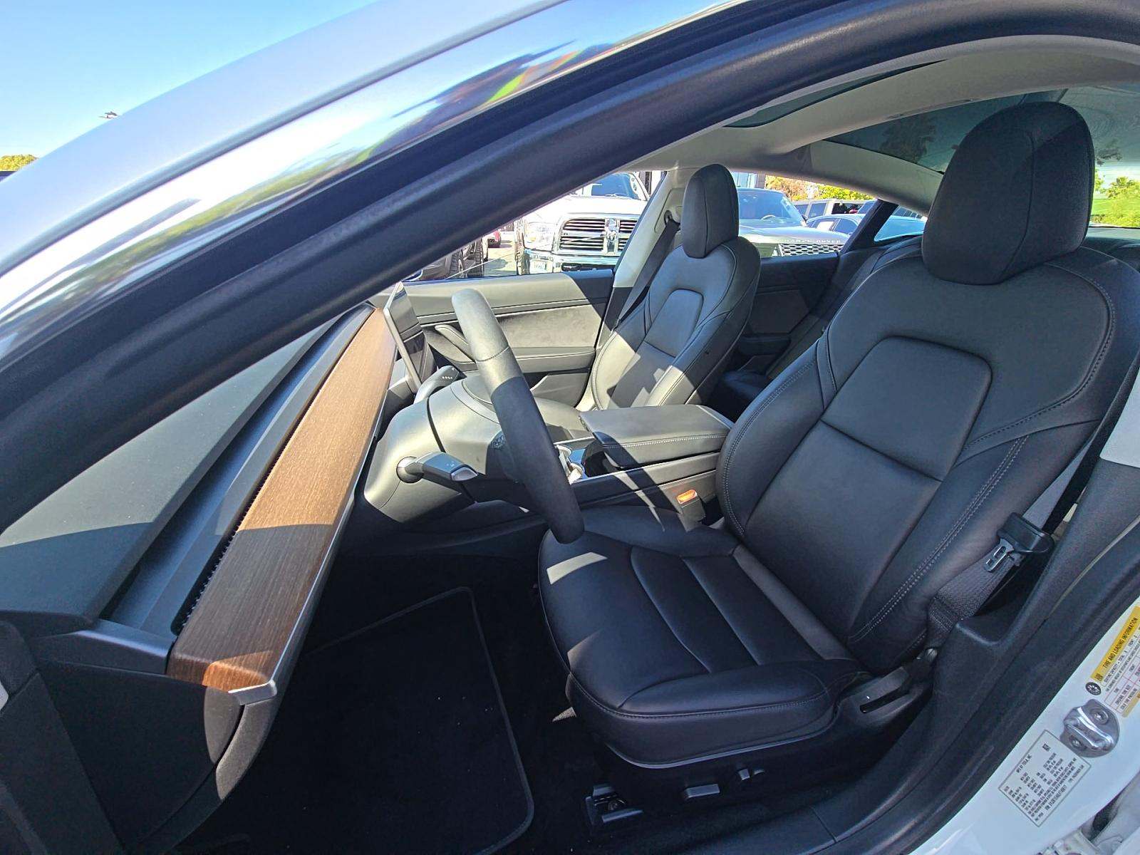 TESLA MODEL 3 - 2