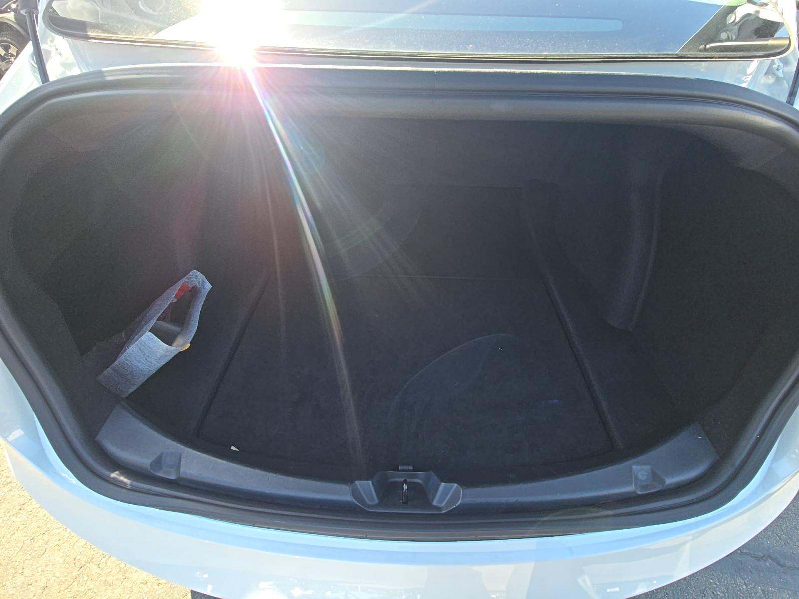 TESLA MODEL 3 - 10