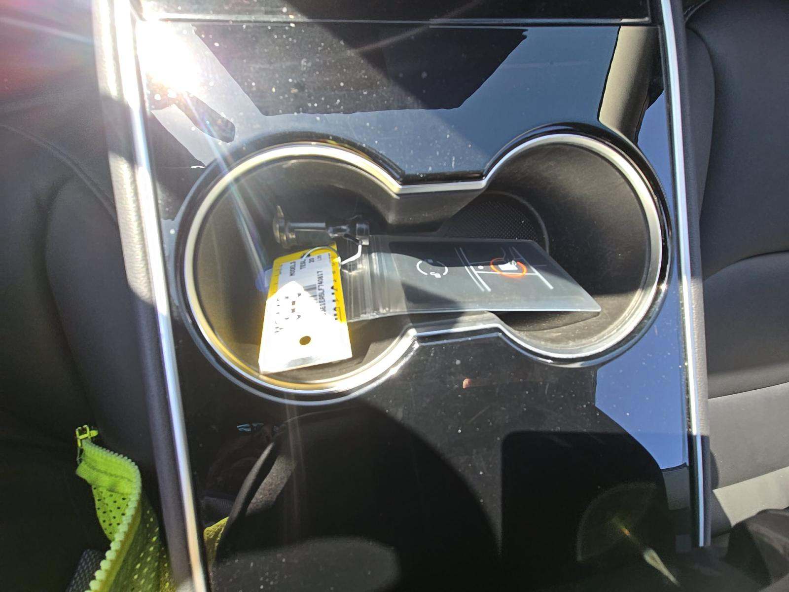 TESLA MODEL 3 - 4