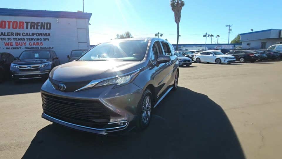 2021 Toyota Sienna XLE 7-Passenger 120.5