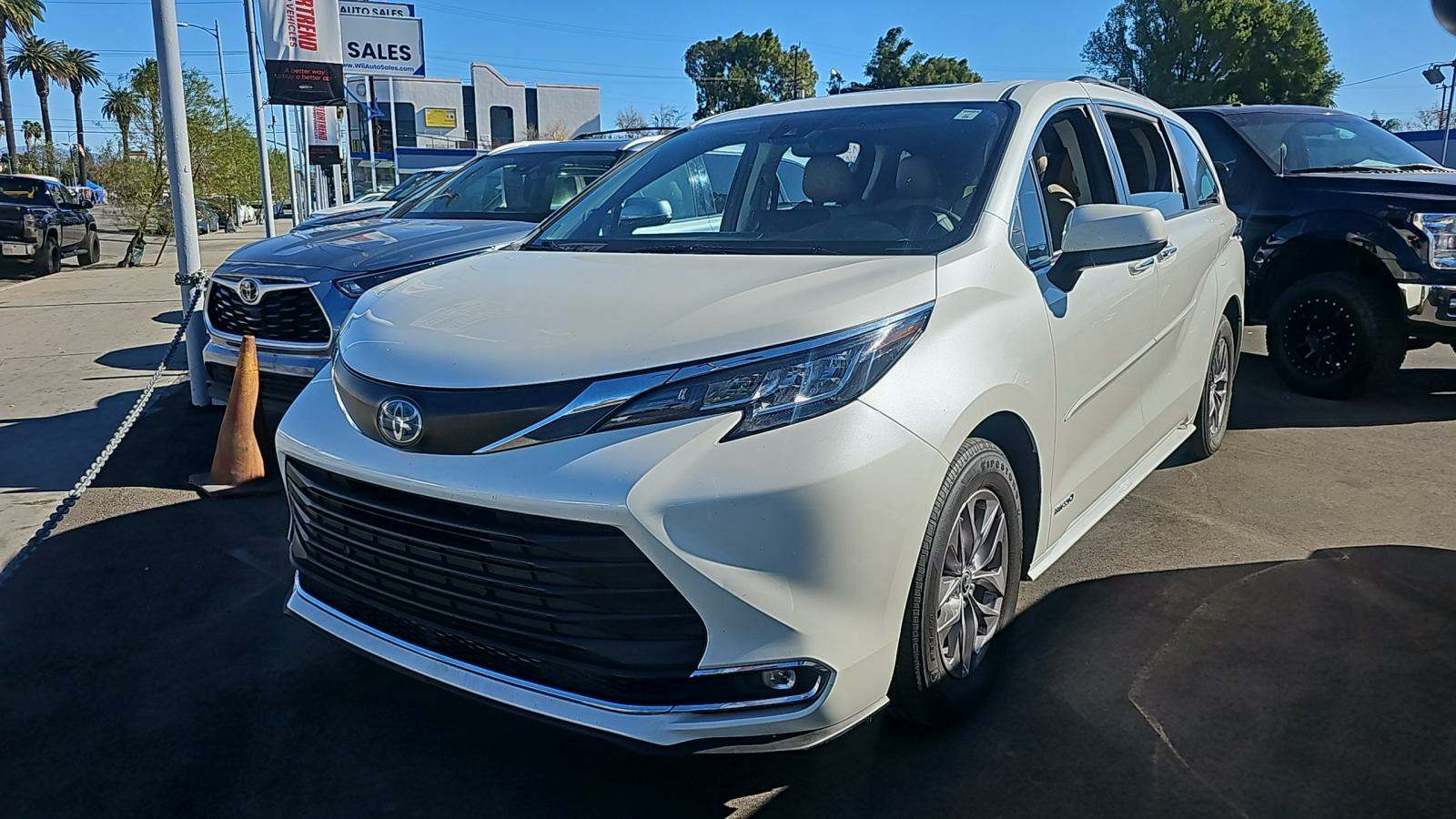 2021 Toyota Sienna XLE FWD