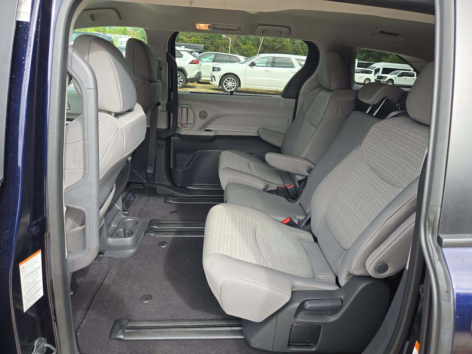 2024 Toyota Sienna LE FWD