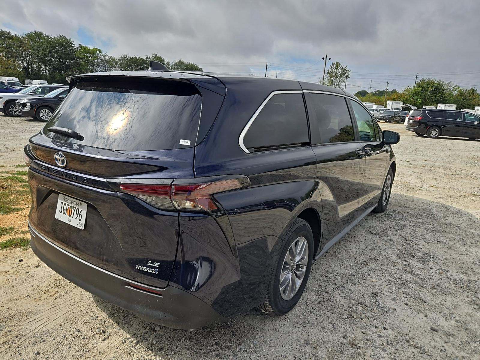 2024 Toyota Sienna LE FWD