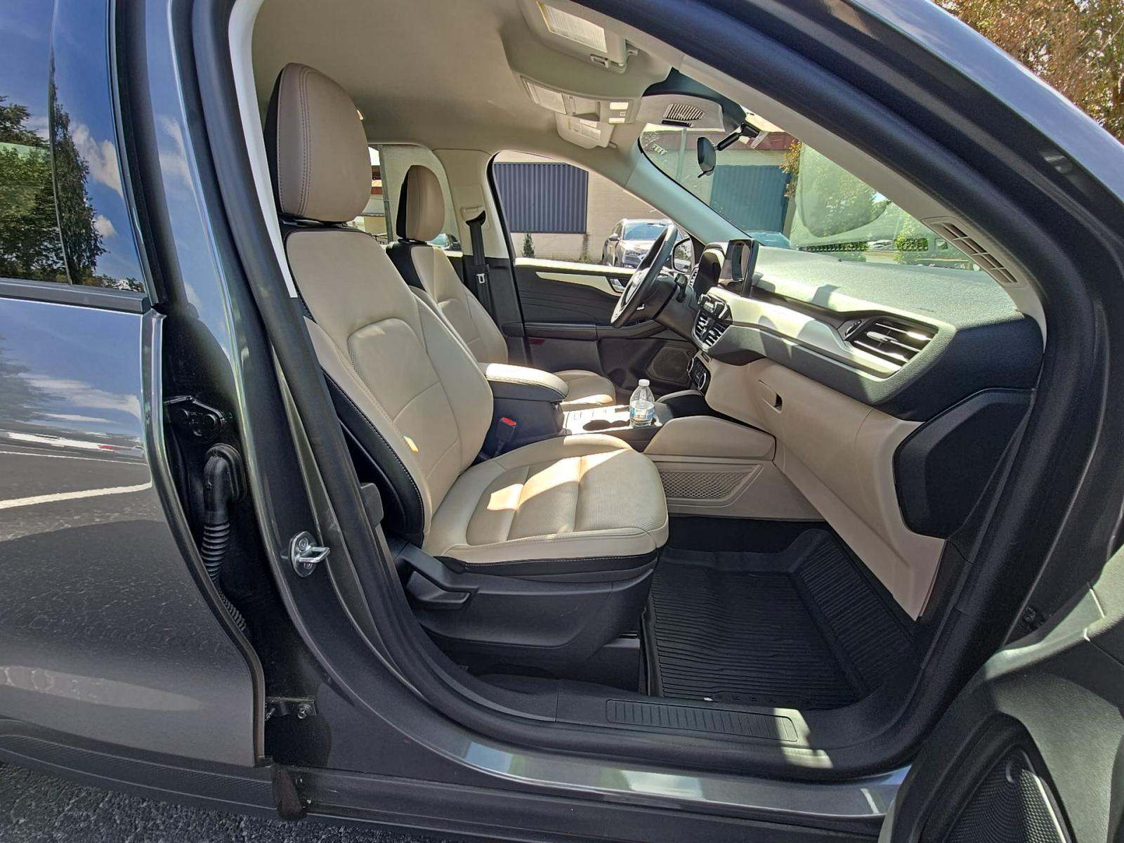 2022 Ford Escape SEL FWD