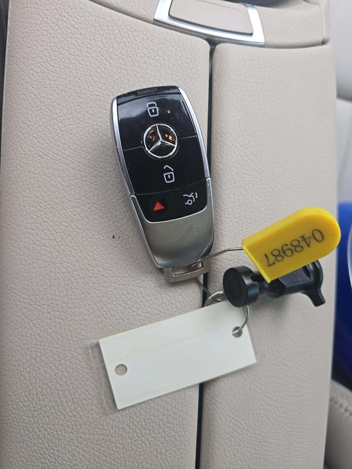 MERCEDES-BENZ E-CLASS - 8