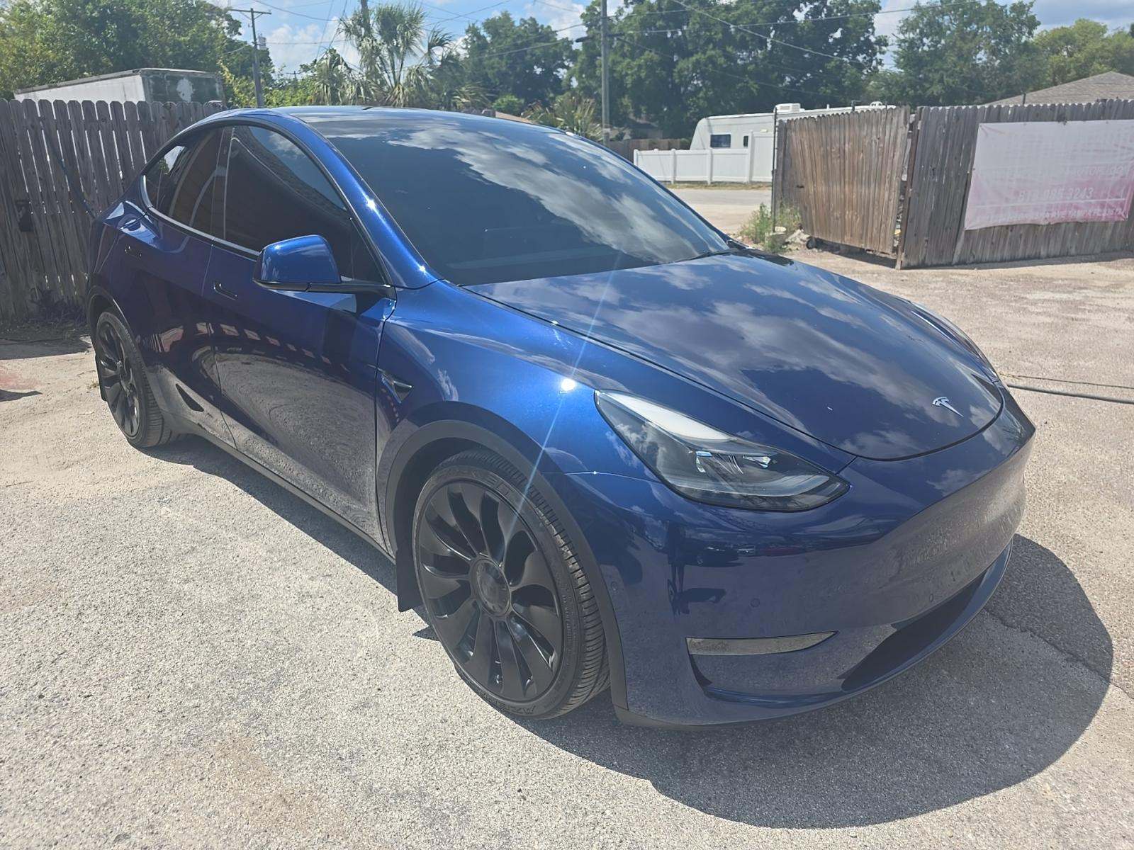 TESLA MODEL Y - 4