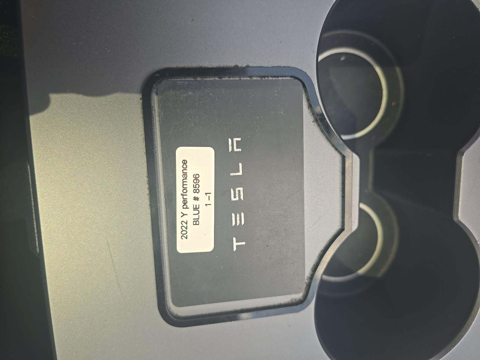 TESLA MODEL Y - 8
