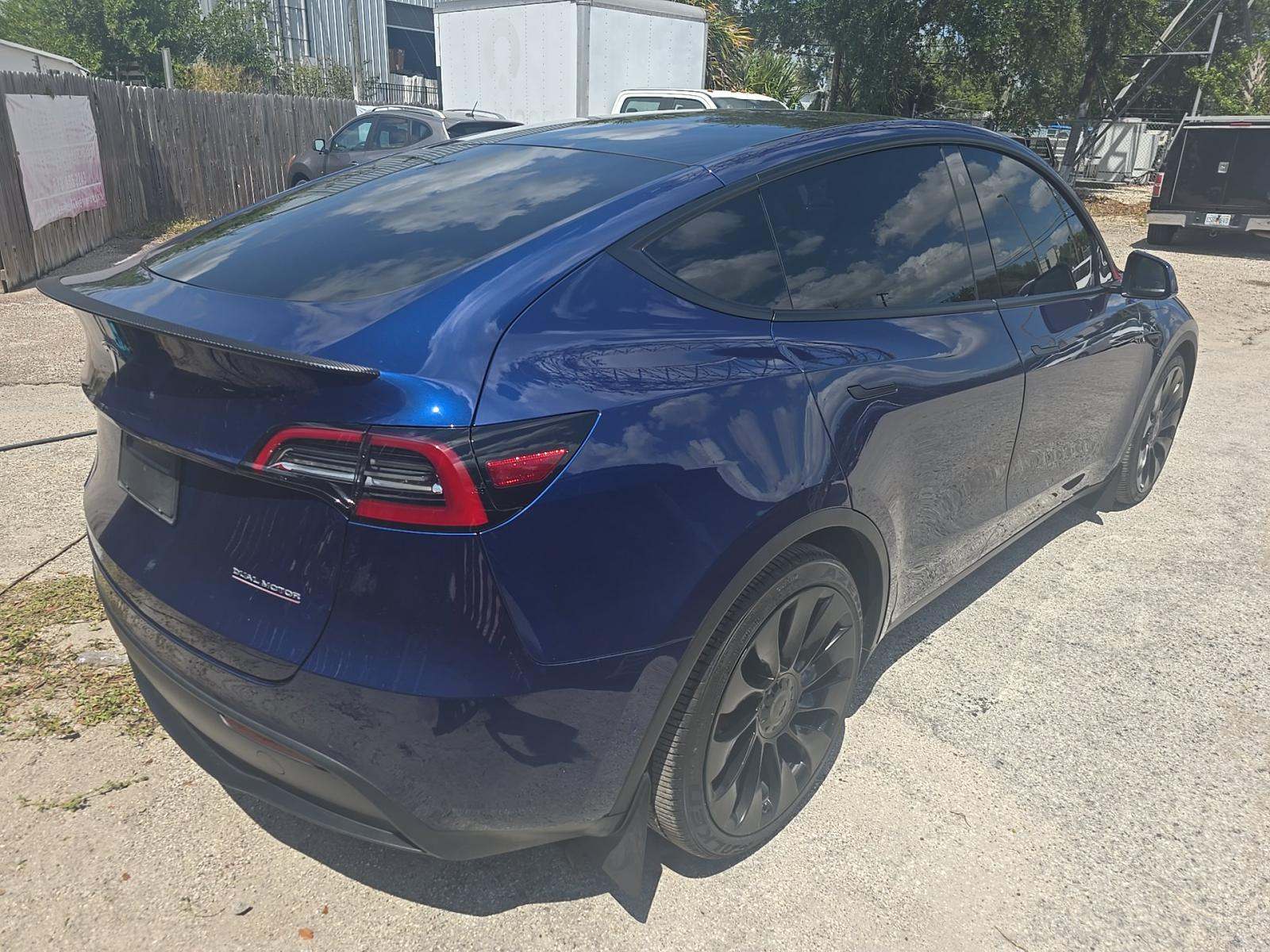 TESLA MODEL Y - 3