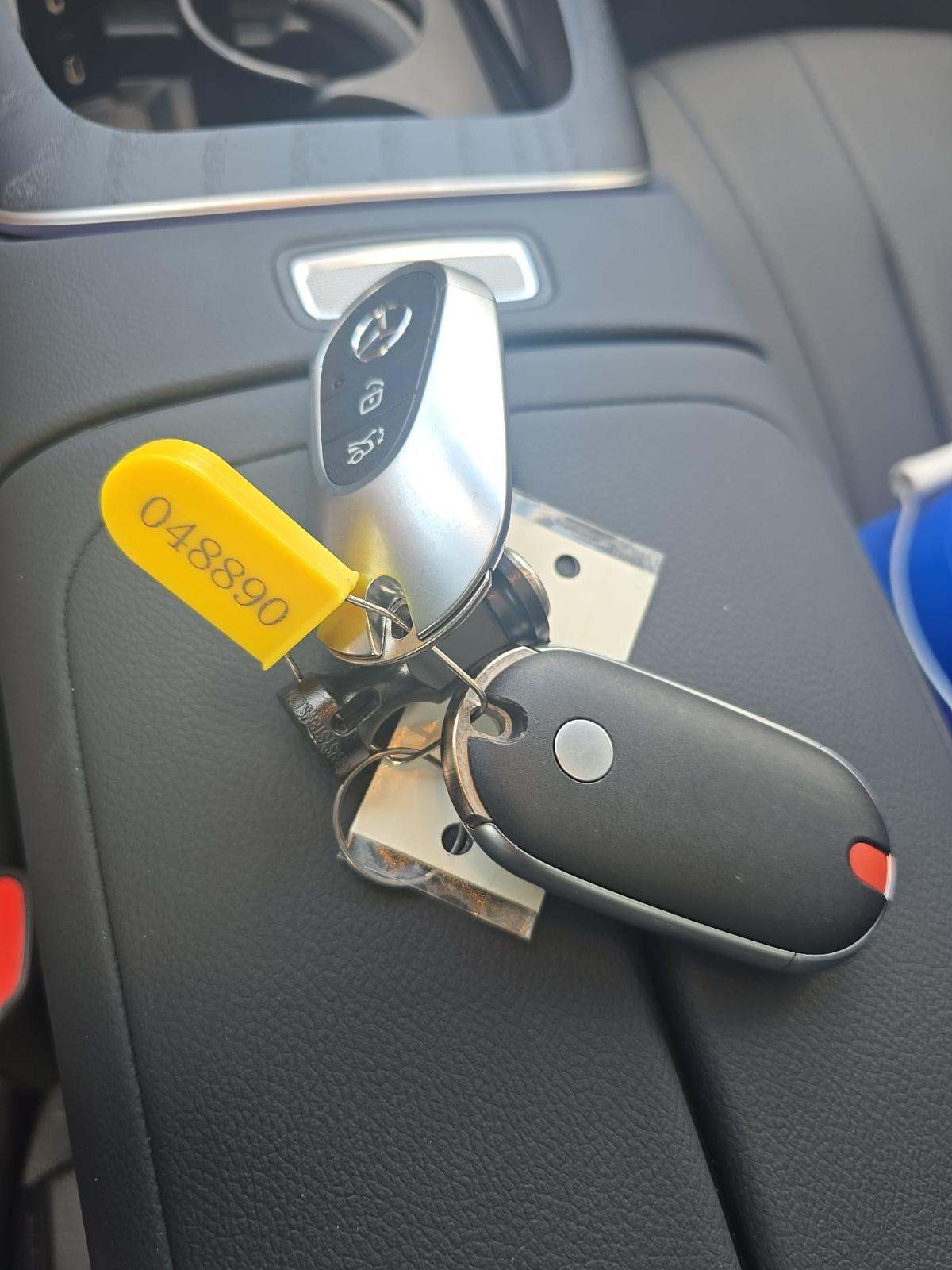 MERCEDES-BENZ E-CLASS - 8