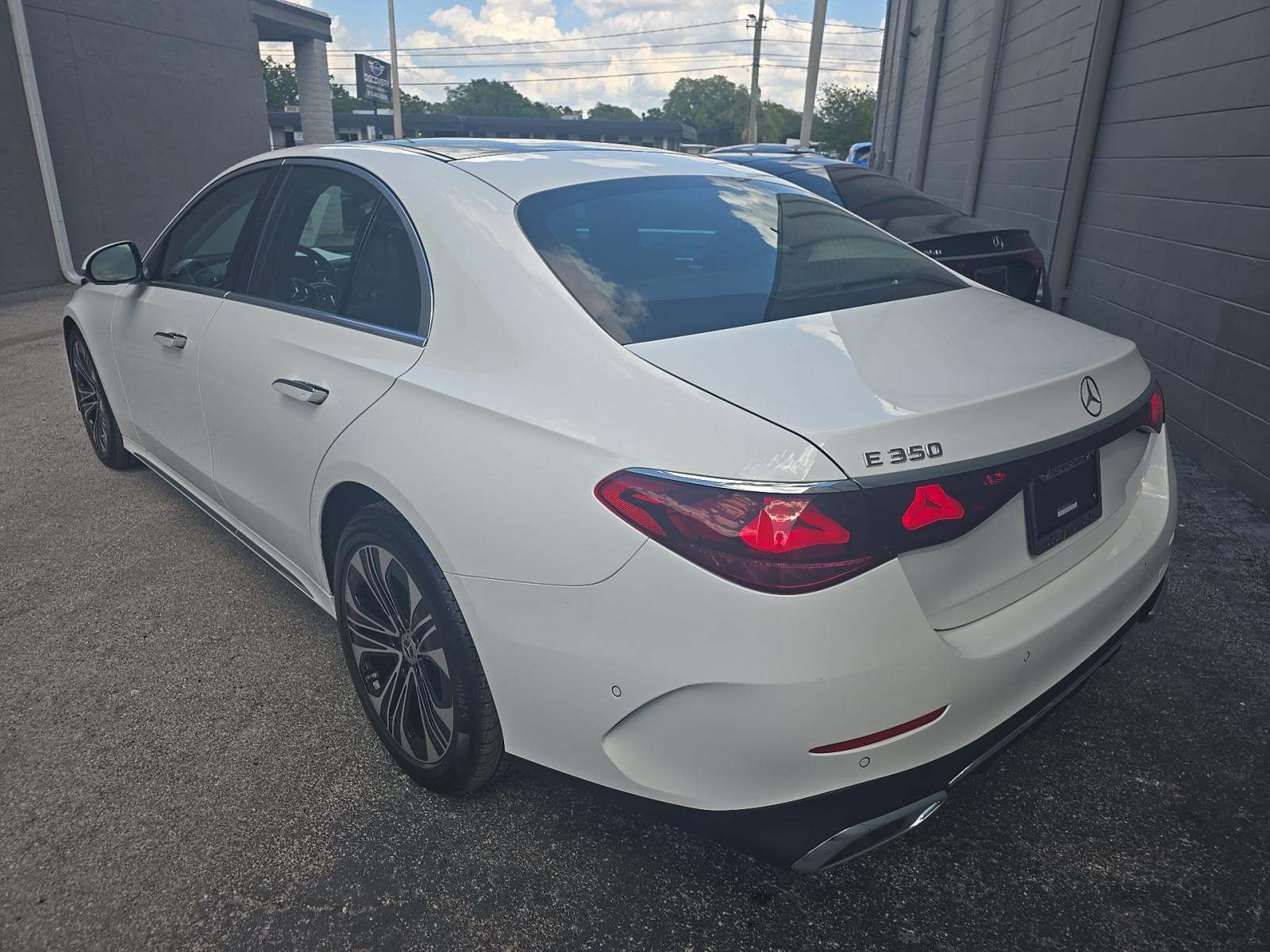 MERCEDES-BENZ E-CLASS - 2