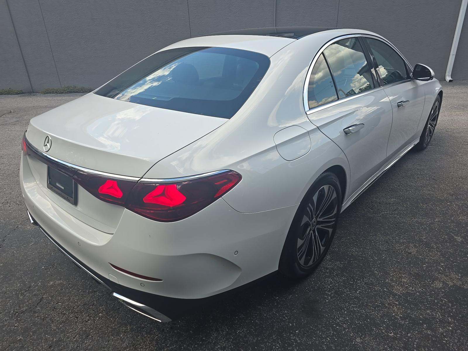 MERCEDES-BENZ E-CLASS - 3