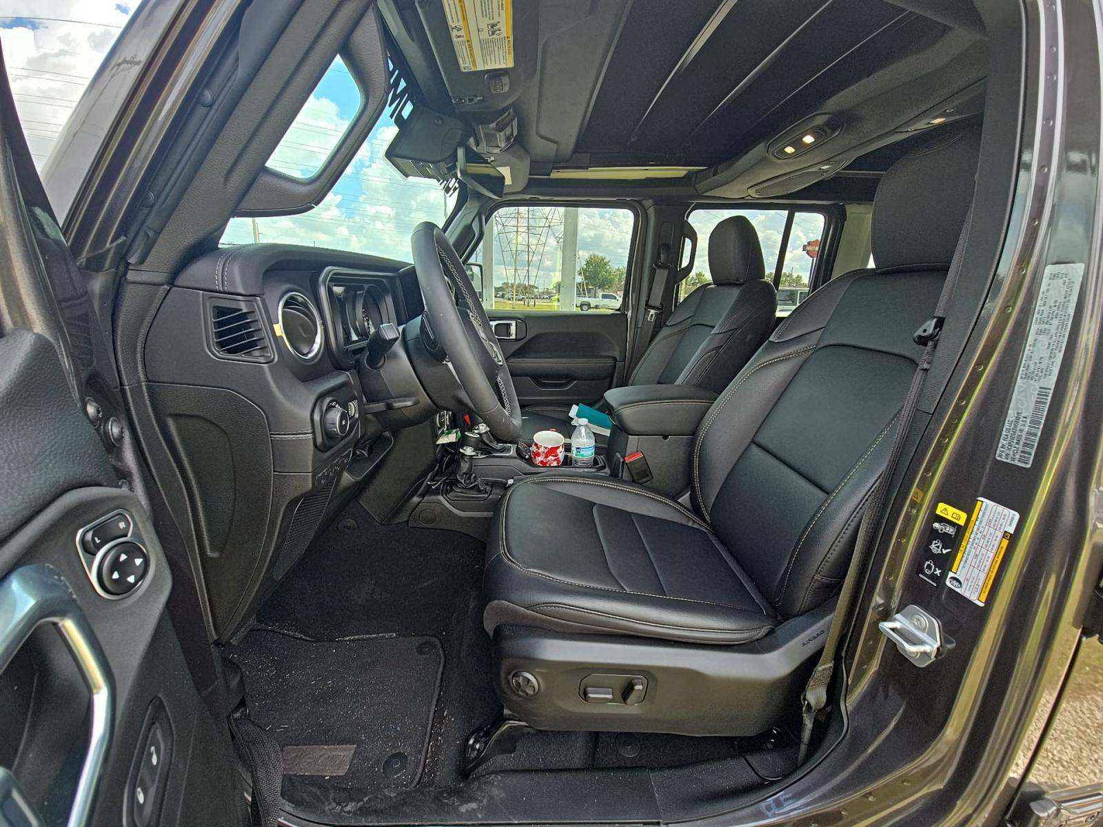 2025 Jeep Wrangler Sahara AWD