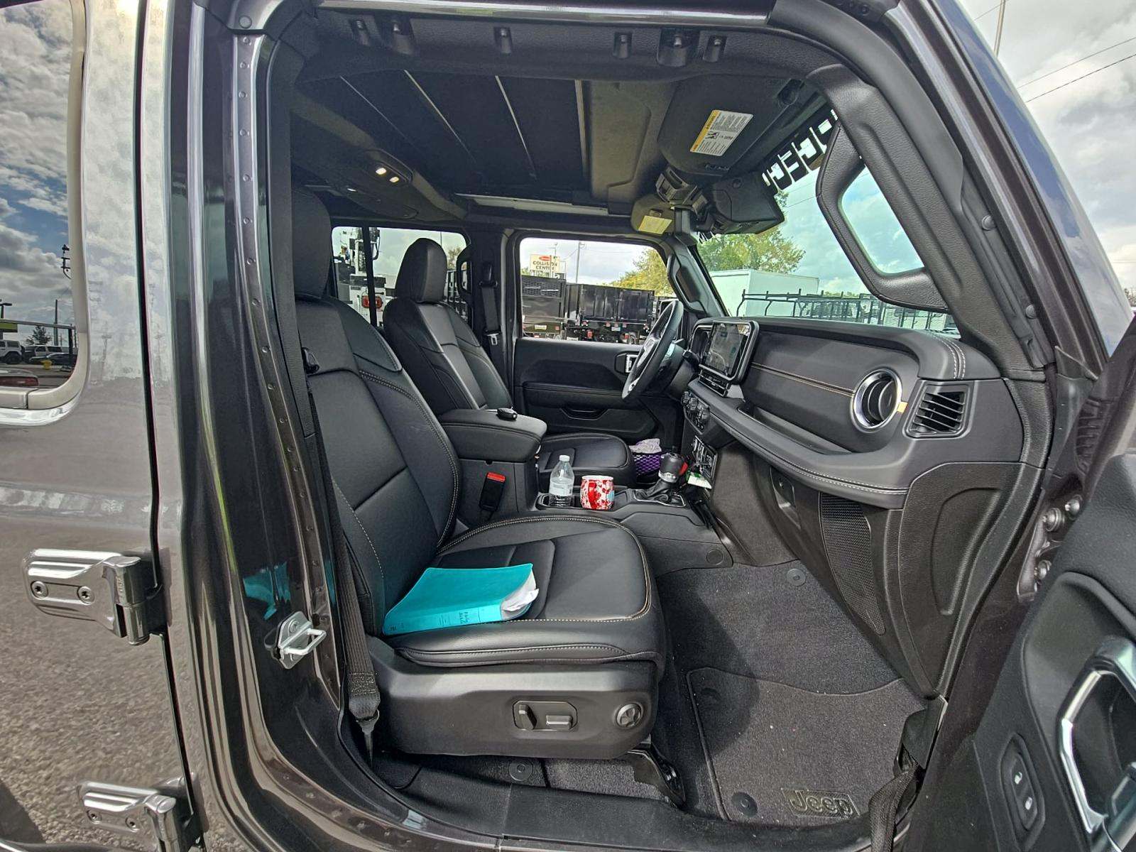 2025 Jeep Wrangler Sahara AWD