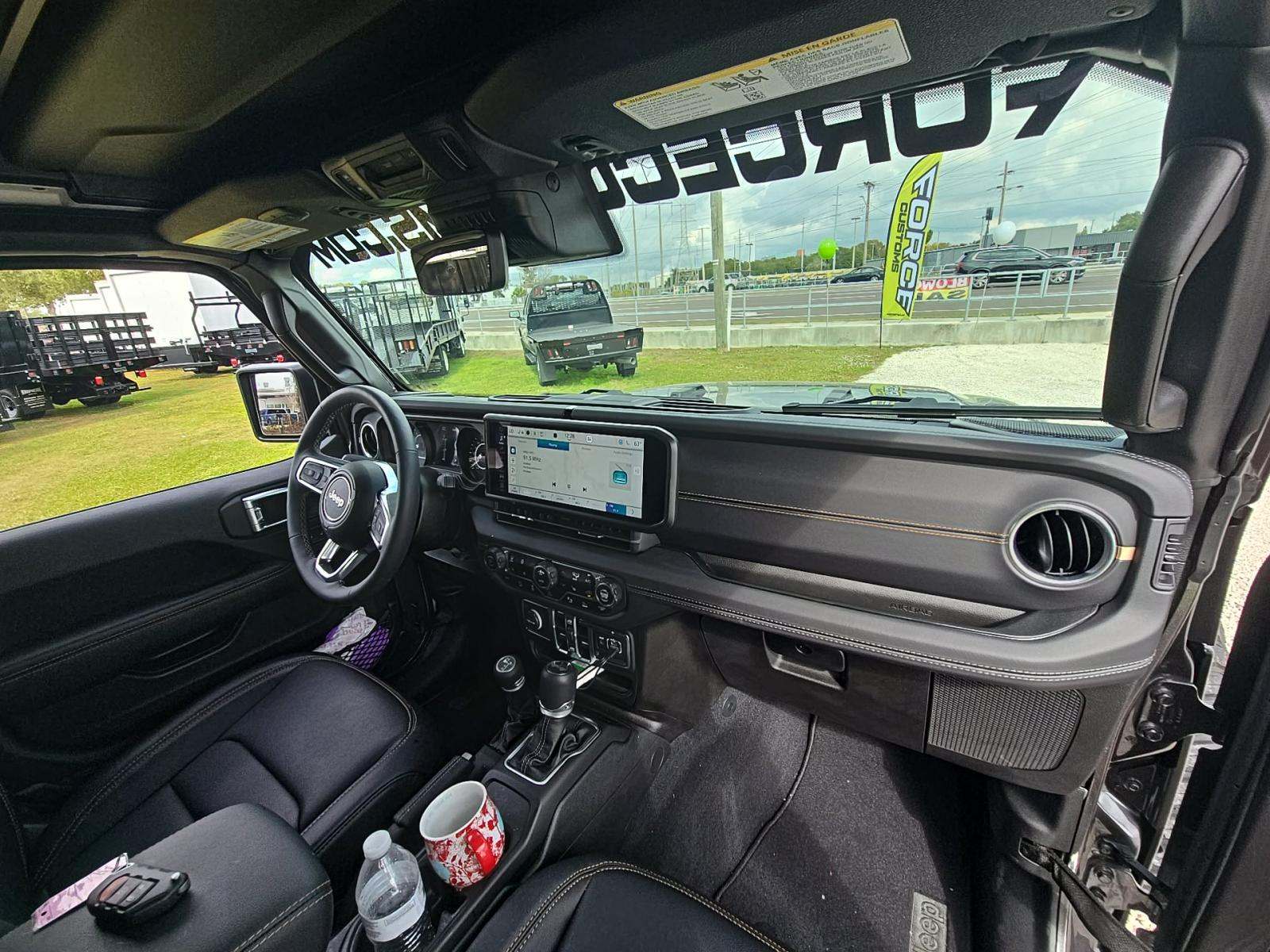 2025 Jeep Wrangler Sahara AWD